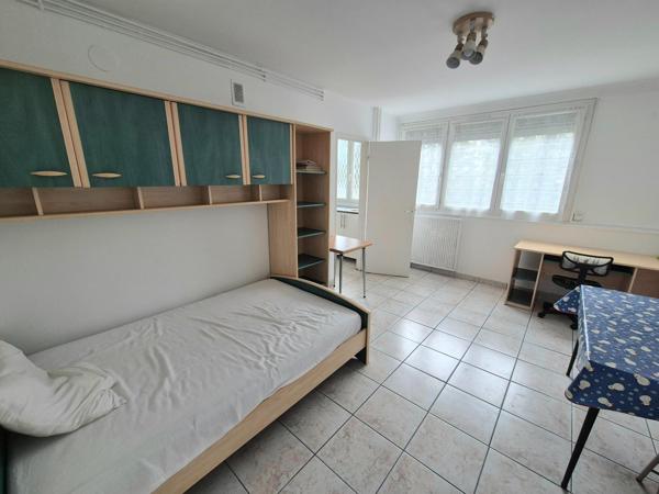 Appartement à SAINT-ETIENNE, 42100 - 1 pièce 25m²