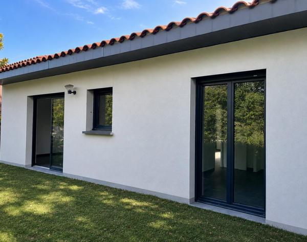 Maison plein pied avec jardin et garage