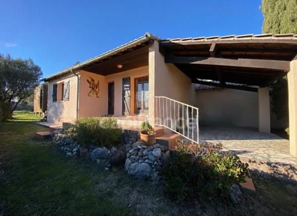 Maison à vendre T4 de 110m2 sur terrain clos de 1260m2, calme, vue dominante et dégagée.