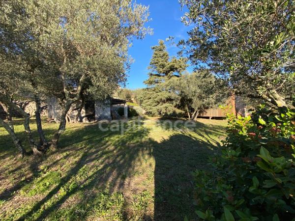 Maison à vendre T4 de 110m2 sur terrain clos de 1260m2, calme, vue dominante et dégagée.