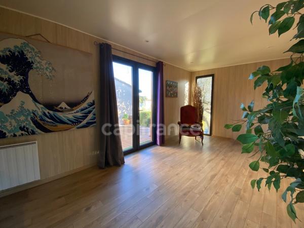 Maison à vendre T4 de 110m2 sur terrain clos de 1260m2, calme, vue dominante et dégagée.