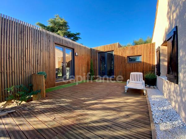 Maison à vendre T4 de 110m2 sur terrain clos de 1260m2, calme, vue dominante et dégagée.