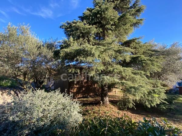 Maison à vendre T4 de 110m2 sur terrain clos de 1260m2, calme, vue dominante et dégagée.