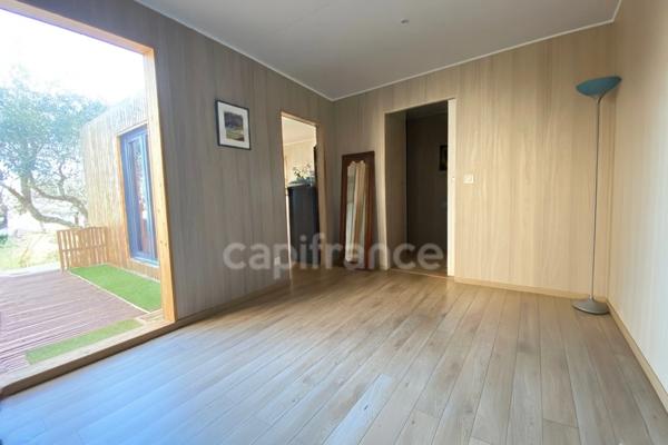 Maison à vendre T4 de 110m2 sur terrain clos de 1260m2, calme, vue dominante et dégagée.