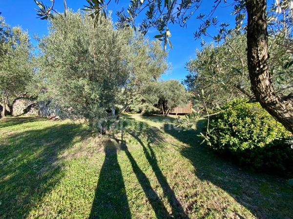 Maison à vendre T4 de 110m2 sur terrain clos de 1260m2, calme, vue dominante et dégagée.