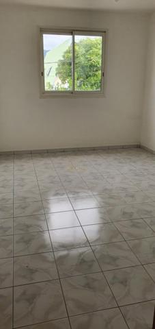 A louer appartement F3 de 66,41 m2 à Saint Benoit ( centre ville)