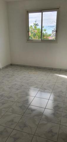 A louer appartement F3 de 66,41 m2 à Saint Benoit ( centre ville)
