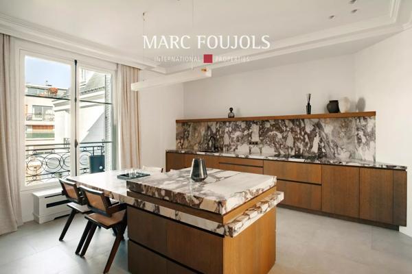 Paris XVI PLace des Etats Unis – appartement d’exception de 222 m² au 5ème étage avec balcon terrasse