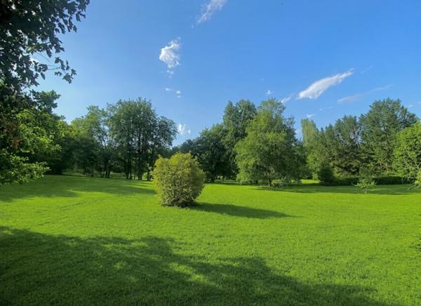 Superbe propriété de 8520 m 2  avec plain pied 3 chambres et garage indépendant