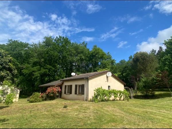 Superbe propriété de 8520 m 2  avec plain pied 3 chambres et garage indépendant