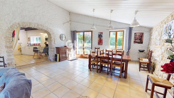 À VENDRE - Propriété de charme avec vue dominante à GRANE (26400)