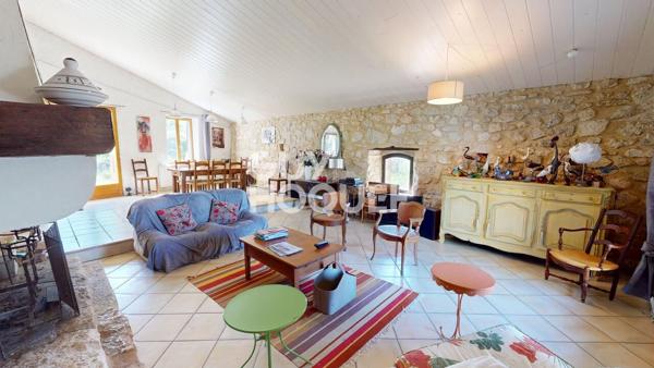 À VENDRE - Propriété de charme avec vue dominante à GRANE (26400)
