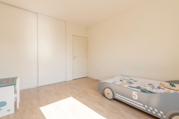 Appartement
         3 pièces
        - 63 m² Exclusivité 185 000 € *