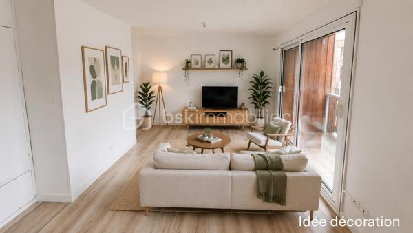 Situé dans la résidence "Le Chardon Bleu", cet appartement bénéficie d'une situation stratégique pour les skieurs et les familles : les pistes, les télésièges et le front de neige sont à proximité immédiate (environ 200m). Plus besoin de prendre la voiture, tout est accessible à pied, y compris les commerces.

- L'APPARTEMENT 
Cet appartement de 46,4m², contrairement à de nombreux biens en station, il offre de vrais espaces de vie distincts.

Il se compose de :

Un séjour lumineux ouvrant sur un grand balcon avec vue dégagée (idéal pour les bains de soleil).

Une cuisine ouverte  donnant sur le séjour.

DEUX VRAIES CHAMBRES fermées (atout rare) : parfait pour préserver l'intimité des parents et des enfants.

Une salle d'eau avec meuble vasque.

WC séparés.

- LES PRESTATIONS


Volets roulants électriques.

Vendu vide : prêt à être meublé à votre goût.

 Casier à skis / Cave.

- INFORMATIONS FINANCIÈRES

Prix : 120 000 €

Charges de copropriété : 2 300 € / an

Taxe foncière : 853 €

DPE : E

Un bien "clé en main" parfait pour profiter de la montagne été comme hiver, ou pour un investissement locatif rentable grâce aux 2 chambres.

À visiter sans tarder ! Contactez-moi pour plus d'infos.