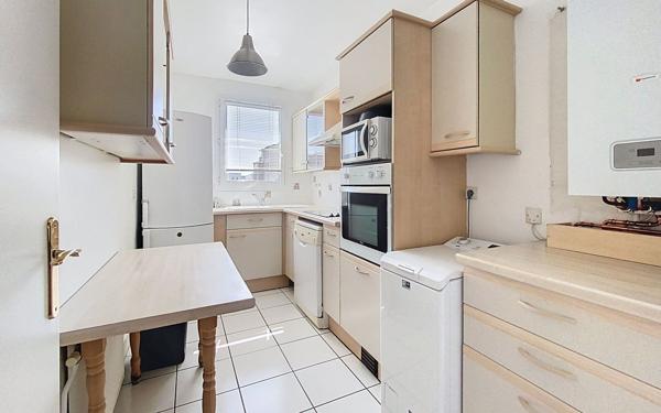 Appartement à vendre    4 pièces • 76,93 m2 Guyancourt