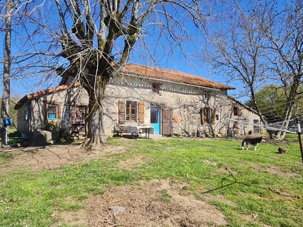 Charmante maison de ferme en pierre 120mé à Lesterps (16) 🌿✨134 375€