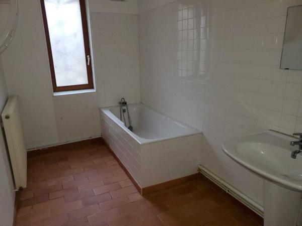 Maison d'habitation de 186 m2 proche centre de Breteuil 4 chambres