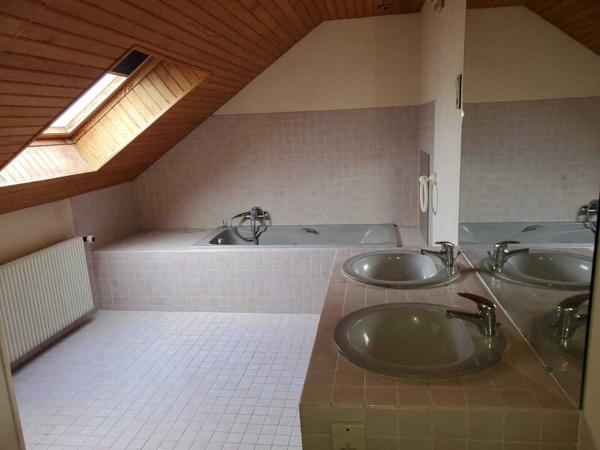 Maison d'habitation de 186 m2 proche centre de Breteuil 4 chambres