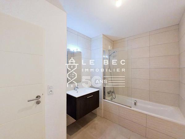 LARMOR-PLAGE : Appartement T3 récent avec terrasse et garage
