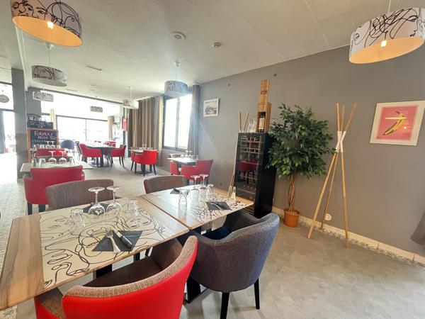Murs commerciaux
                                                                                                                                                                                                                                                                                                                                                                                                                                            162.17  m²