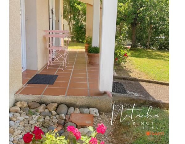 Un cocon entretenu avec soin, à quelques minutes à pied du cœur de Fronton. Charme, calme et potentiel vous attendent