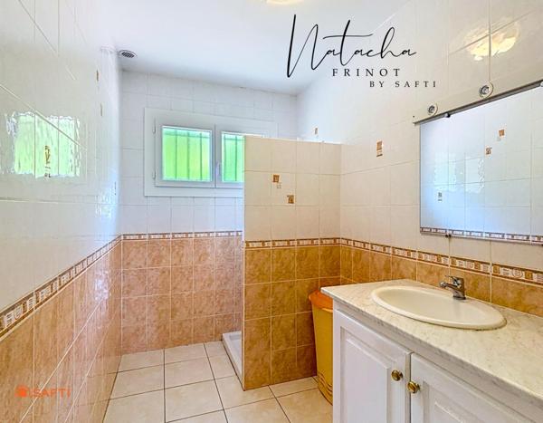 Un cocon entretenu avec soin, à quelques minutes à pied du cœur de Fronton. Charme, calme et potentiel vous attendent