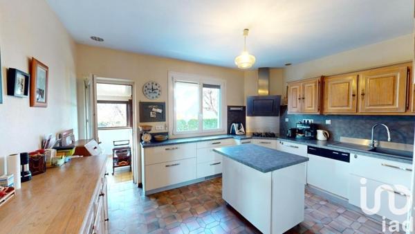 Maison traditionnelle 5 pièces de 158 m² à Lons (64140)