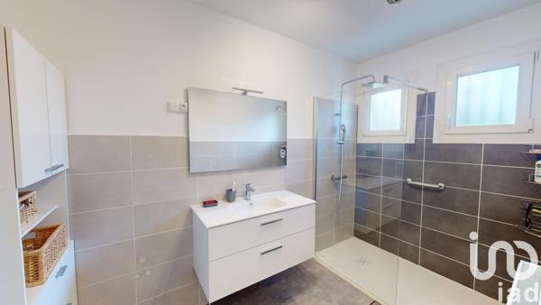 Maison traditionnelle 5 pièces de 158 m² à Lons (64140)