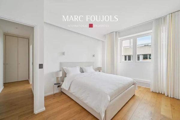 Paris VIII Avenue Montaigne Triangle d’Or – Appartement au 6è étage avec terrasse – 3 chambres- Vue Tour Eiffel