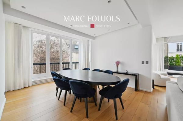 Paris VIII Avenue Montaigne Triangle d’Or – Appartement au 6è étage avec terrasse – 3 chambres- Vue Tour Eiffel