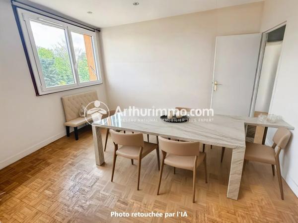 Vente                                                      Appartement
                        
                     5 pièces                      106 m2                     à Évry-Courcouronnes