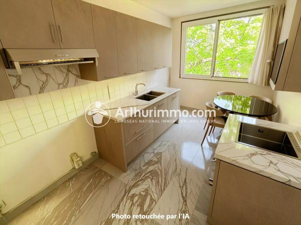 Vente                                                      Appartement
                        
                     5 pièces                      106 m2                     à Évry-Courcouronnes