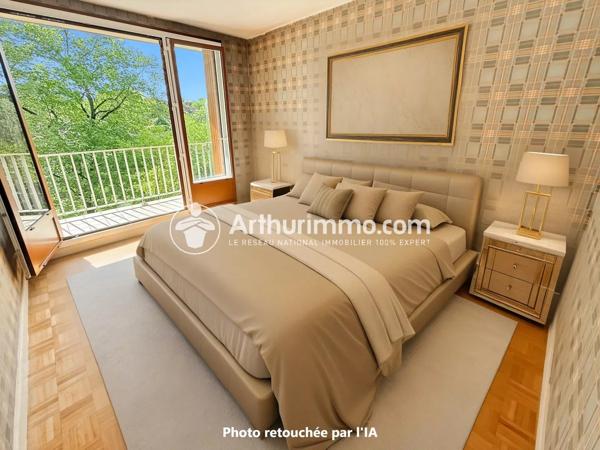 Vente                                                      Appartement
                        
                     5 pièces                      106 m2                     à Évry-Courcouronnes