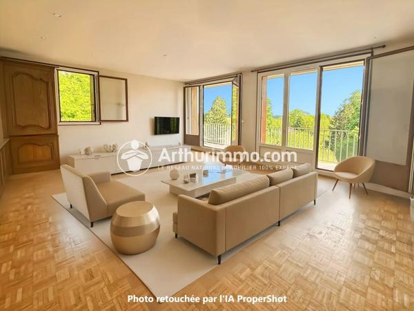Vente                                                      Appartement
                        
                     5 pièces                      106 m2                     à Évry-Courcouronnes