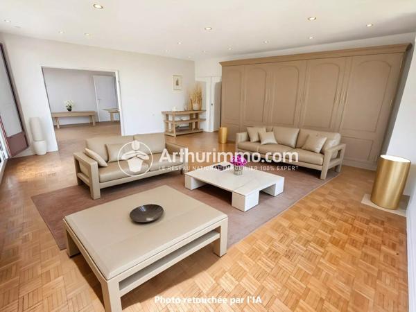 Vente                                                      Appartement
                        
                     5 pièces                      106 m2                     à Évry-Courcouronnes