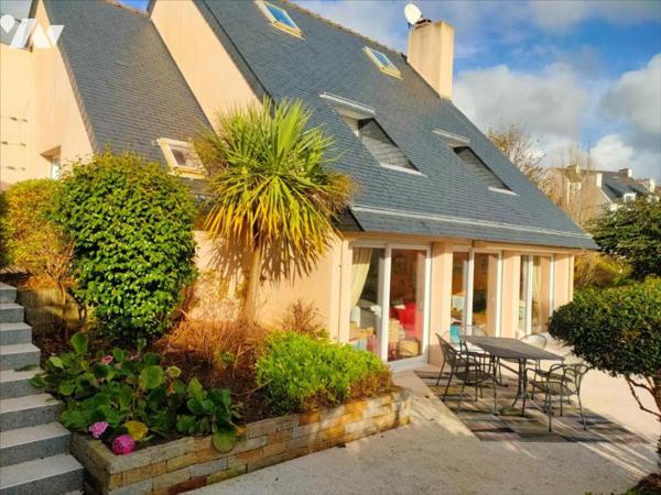 VUE SUR MER et sur l'ENTRÉE du PORT