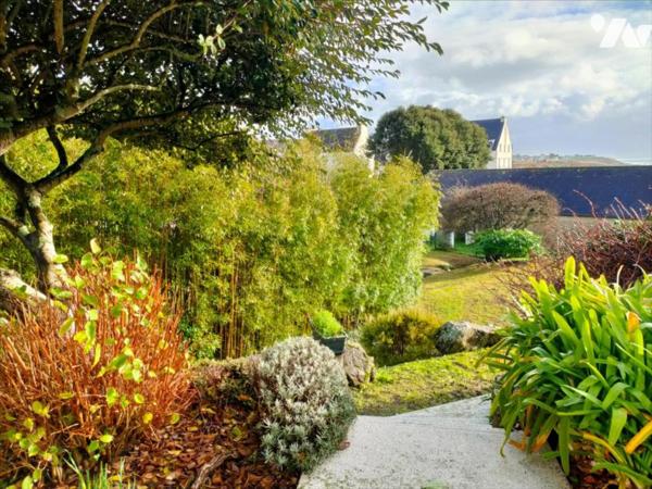 VUE SUR MER et sur l'ENTRÉE du PORT