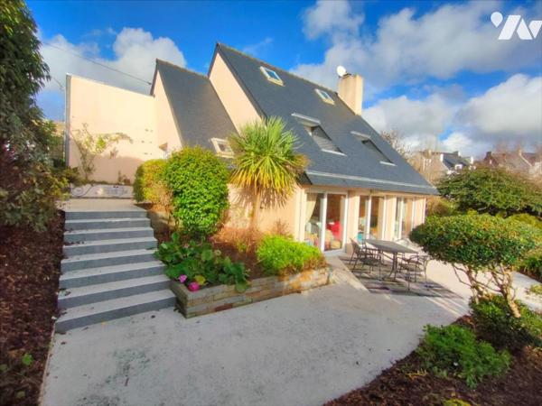 VUE SUR MER et sur l'ENTRÉE du PORT