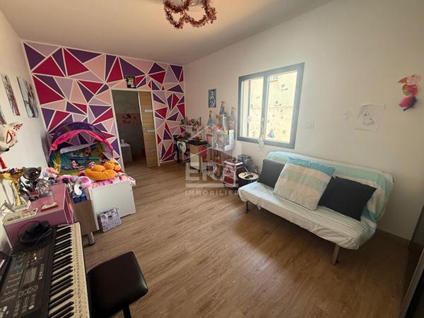 Les Pennes Mirabeau - Maison T4 de 163,5m2 sur parcelle de 965m2 avec sous sol et piscine