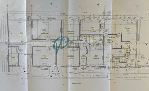 Bâtiment 11 pièces 350 m²