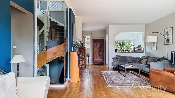 Maison
         8 pièces
        - 172 m²
