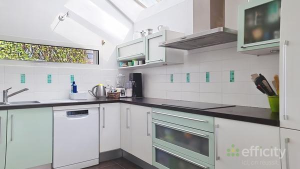 Maison
         8 pièces
        - 172 m²