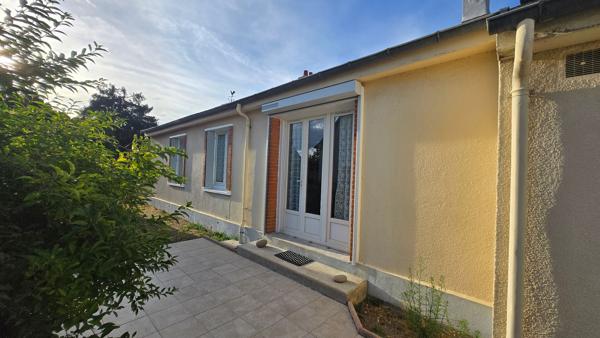 Maison plain-pied Saint Denis De L Hotel 4 pièce(s) 80 m2