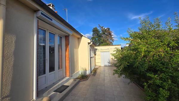 Maison plain-pied Saint Denis De L Hotel 4 pièce(s) 80 m2