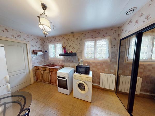 Maison plain-pied Saint Denis De L Hotel 4 pièce(s) 80 m2