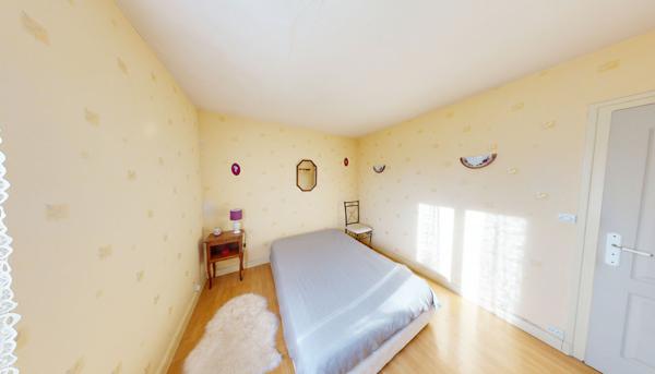 Maison plain-pied Saint Denis De L Hotel 4 pièce(s) 80 m2