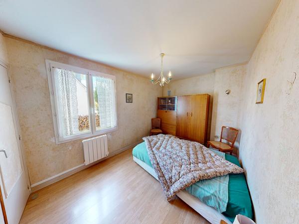 Maison plain-pied Saint Denis De L Hotel 4 pièce(s) 80 m2