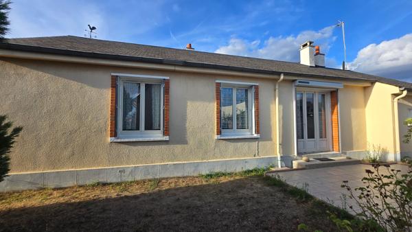 Maison plain-pied Saint Denis De L Hotel 4 pièce(s) 80 m2