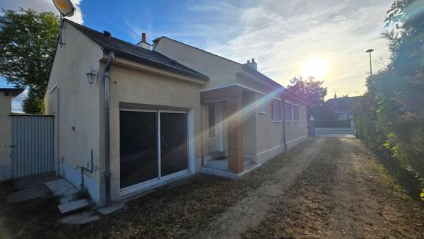 Maison plain-pied Saint Denis De L Hotel 4 pièce(s) 80 m2