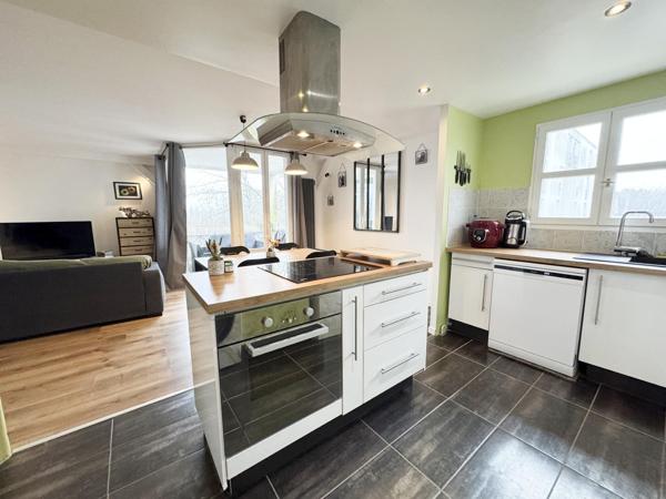 Proche toutes commodités et 8 minutes à pieds du RER A